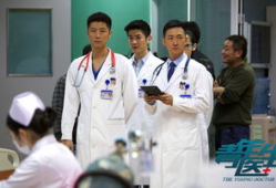 电视剧青年医生演员表,实力派与新生代同台竞技